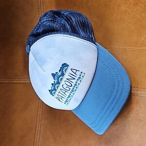 Like new - Women's Patagonia Trucker Hat